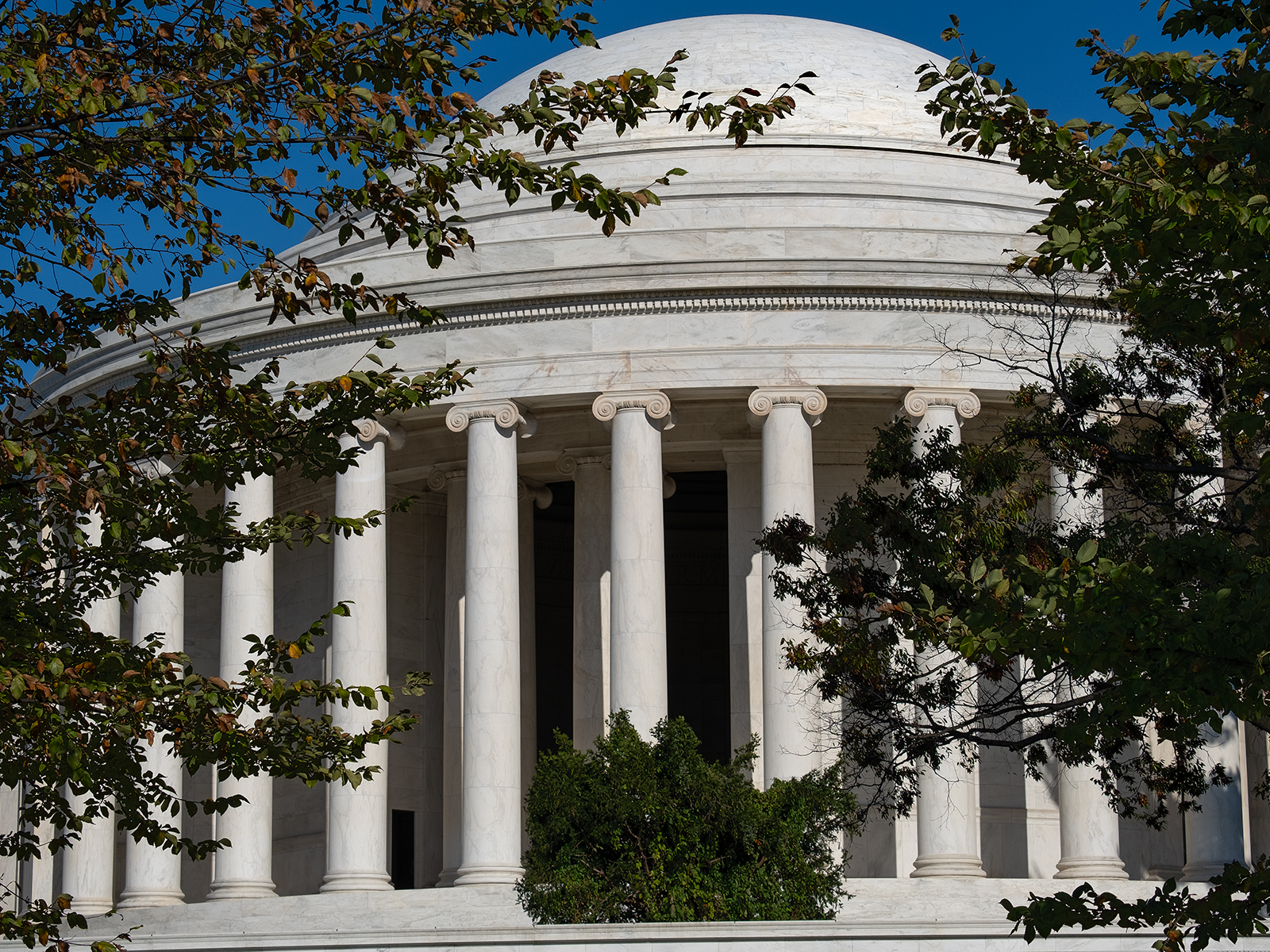 Jefferson Memorial close up front backside